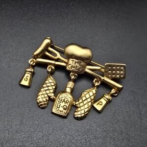 Danecraft Barbeque Chef Charm Brooch Gold Tone Vintage Jewelry